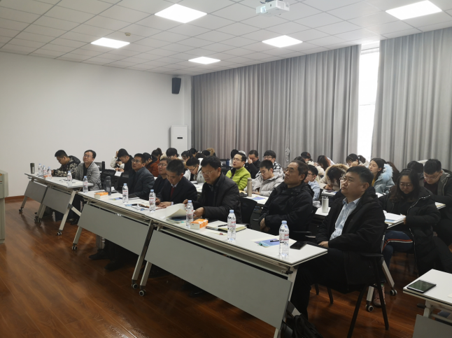 首期乡村振兴齐鲁样板大讲堂成功举办  2019年12月7日上午，山东区域经济学会、山东财经大学区域经济研究院、山东省电子商务协会、山东乡村振兴网联合举办的首期乡村振兴齐鲁样板大讲堂在山东财经大学舜耕校(图6)