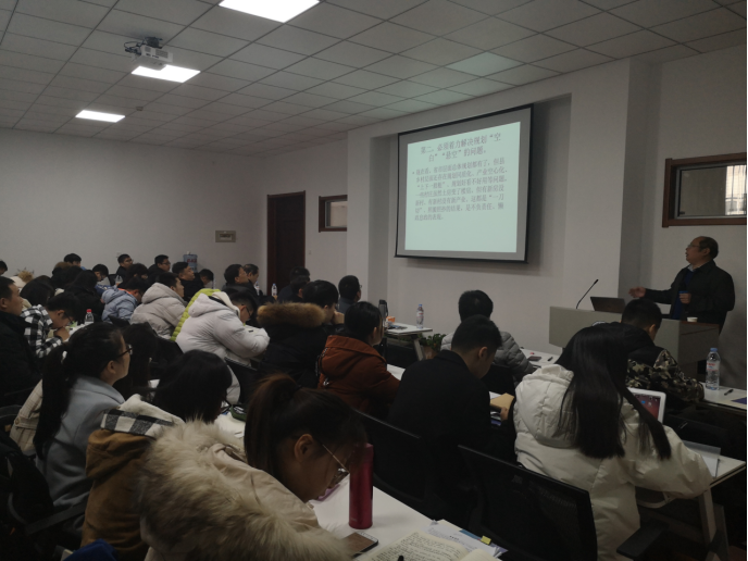 首期乡村振兴齐鲁样板大讲堂成功举办  2019年12月7日上午，山东区域经济学会、山东财经大学区域经济研究院、山东省电子商务协会、山东乡村振兴网联合举办的首期乡村振兴齐鲁样板大讲堂在山东财经大学舜耕校(图11)