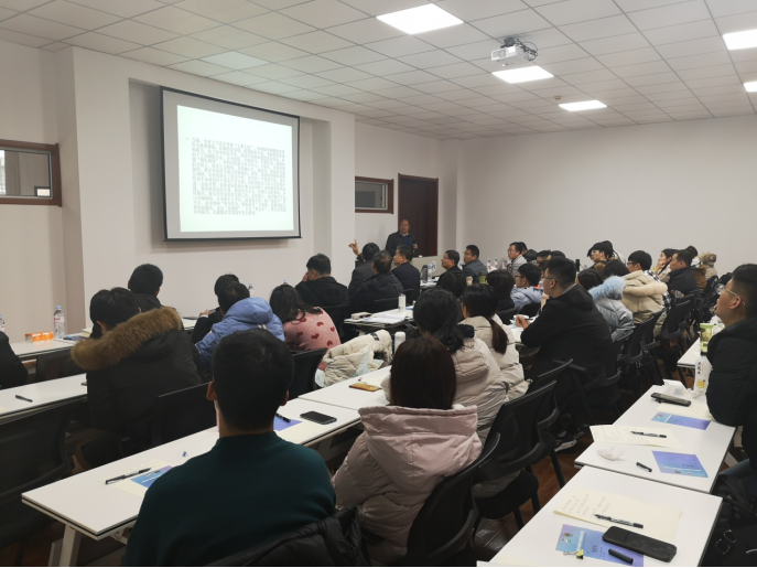 首期乡村振兴齐鲁样板大讲堂成功举办  2019年12月7日上午，山东区域经济学会、山东财经大学区域经济研究院、山东省电子商务协会、山东乡村振兴网联合举办的首期乡村振兴齐鲁样板大讲堂在山东财经大学舜耕校(图13)